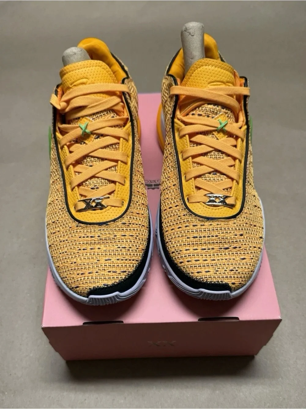 Nike LeBron 20 James Gang Men’s size 9 Basketball Shoes NEW!